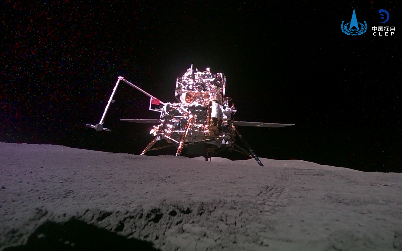嫦娥六号着陆器和上升器合影来了！