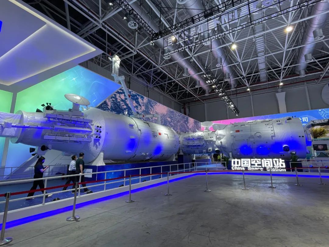 1:1空间站组合体展示舱